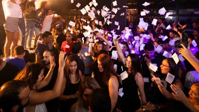 hurghada pub crawl with free shots and transfers