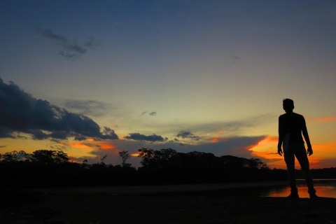 KAIMAN- UND KAPIBARASUCHE AM TAMBOPATA-FLUSSPuerto Maldonado: 2-stündige Tambopata-Flusskreuzfahrt bei Sonnenuntergang