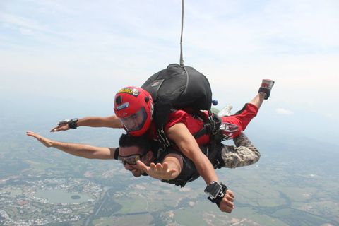 Depuis Bogota : une journée d'aventure et saut en parachute