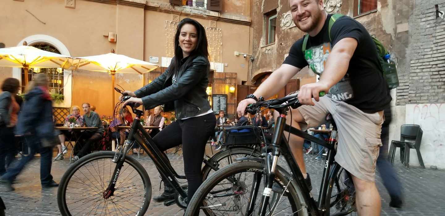 Rom: E-Bike Tour durch das nächtliche Rom mit Buffet Abendessen Rom: E-Bike Tour durch das nächtliche Rom mit Buffet Abendessen