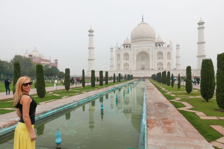 Enkele reis stadstransfer van en naar Delhi en AgraVan New Delhi naar Agra Transfer