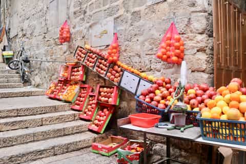 Comida y bebida