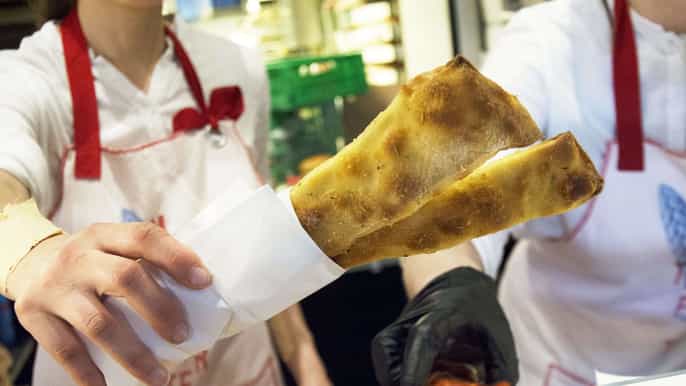 rome wine tastings pizza cooking class with fried pizza