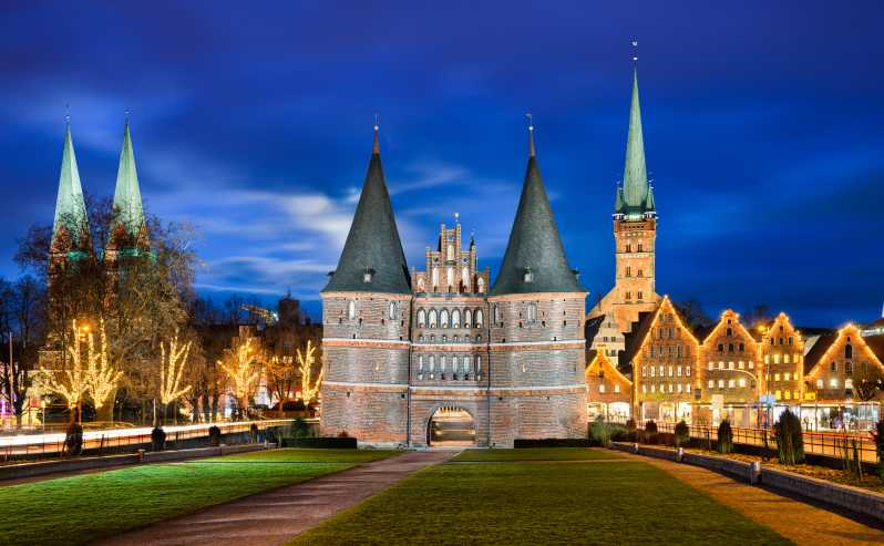 Lübeck: Christmas Market and Historical City Tour