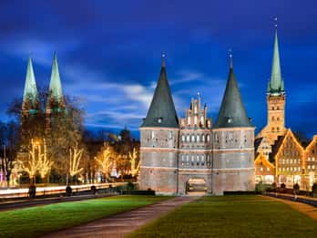 Lübeck: Christmas Market and Historical City Tour