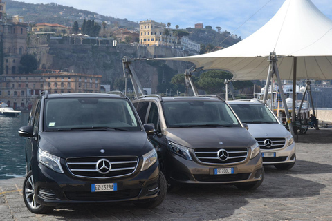 Naples : Transfert privé de l'aéroport de Naples à SorrentoTransfert de jour pour 1-3 passagers