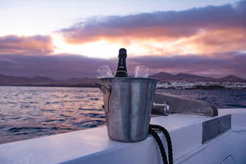 Lanzarote: crucero de lujo al atardecer, bebidas y canapés