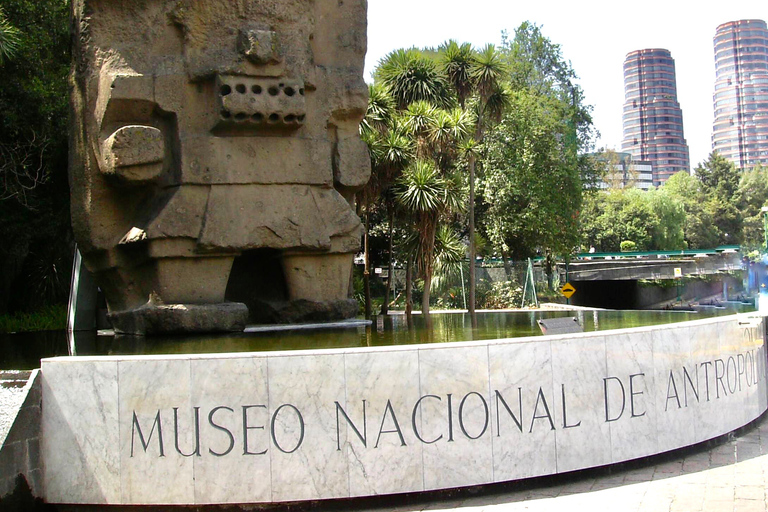 Ciudad de México: museo de Antropología con historiador