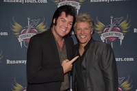 Vegas, Elvis-thema Graceland Chapel Wedding of Vow Renewal - Housity