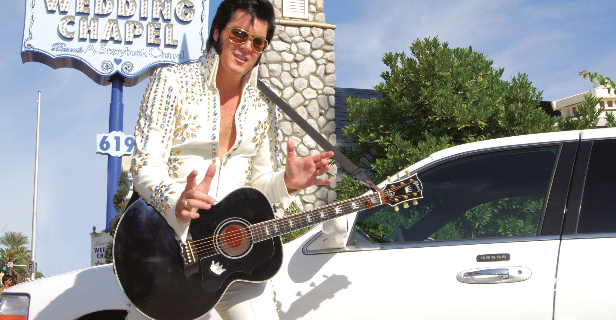 Vegas, Elvis-thema Graceland Chapel Wedding of Vow Renewal - Housity