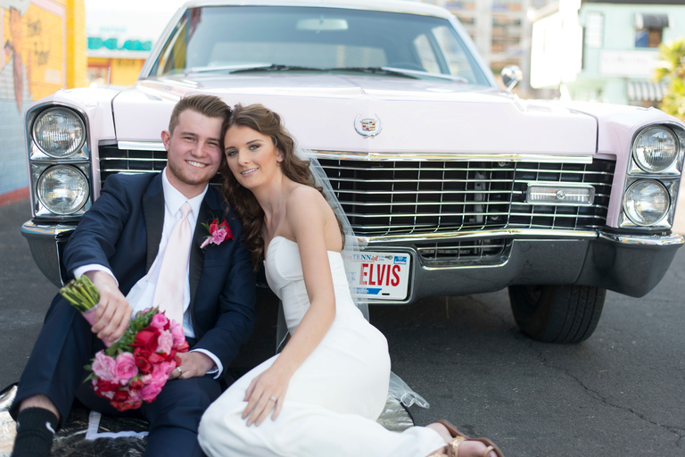 Las Vegas: Elvis-Themed Wedding or Vow Renewal