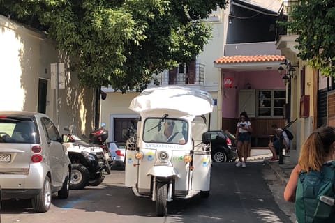 Athens: 1-Hour Private Sightseeing Tour by Electric Tuk-Tuk