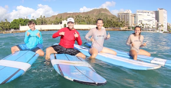 Oahu: Waikiki 2-Hour Beginner Small-Group Surf Lesson