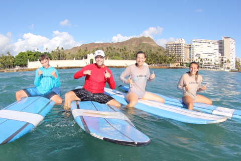 Ab Waikiki: 2-stündiger Gruppensurfkurs für Anfänger