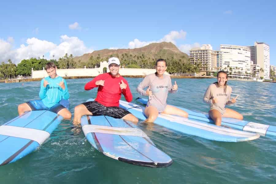 Oahu: Waikiki 2-Stunden-Surfkurs für Anfänger in der Gruppe. Foto: GetYourGuide