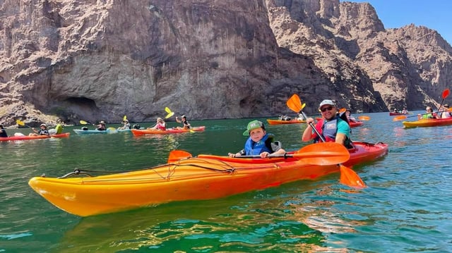 Depuis Las Vegas : Location de kayak avec navette vers Emerald Cave