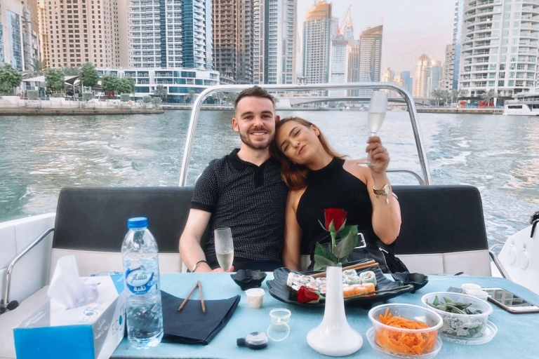 Crucero romántico de 2 horas al atardecer con sushi y bebidas