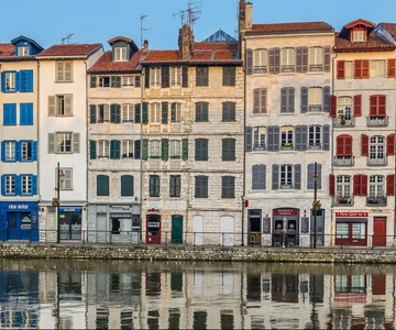 Bayonne: Guided Food Walking Tour (with Food and Drinks)