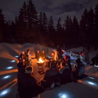 Bend: Cascade Mountains Snowshoeing Tour and Bonfire