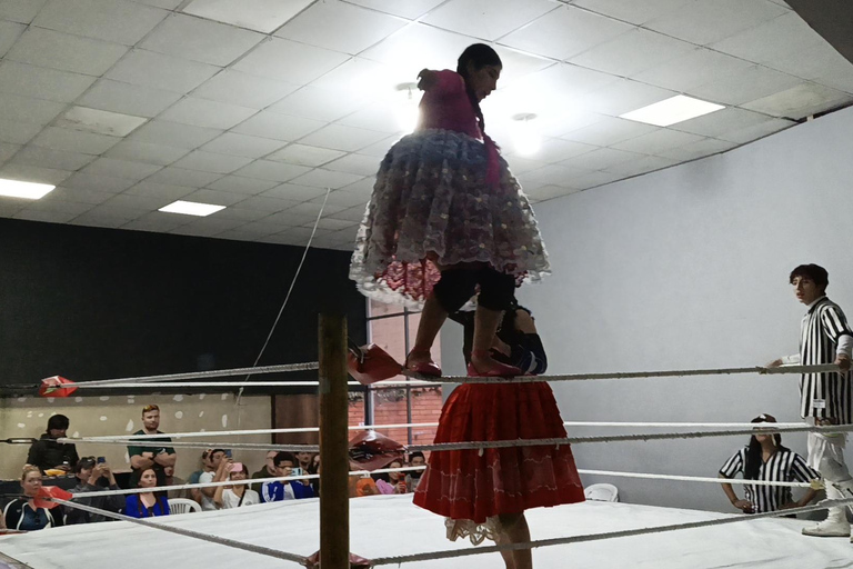 El Alto: Cholitas Wrestling Show - Entry Ticket + Snacks Coliseo 12 de Octubre - Entry Ticket