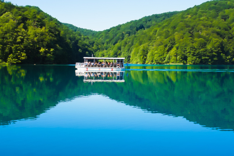 De Split/Trogir: Tour guiado em grupo pelos Lagos PlitviceDe Trogir: excursão em grupo ao Parque Nacional dos Lagos de Plitvice