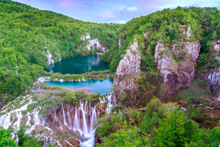 De Split/Trogir: Tour guiado em grupo pelos Lagos PlitviceDe Trogir: excursão em grupo ao Parque Nacional dos Lagos de Plitvice