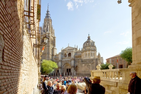 Desde Madrid: tour del Toledo antiguo con tirolina opcionalToledo: tour con pase de pulsera para evitar las colas