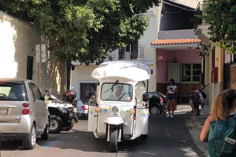 Atene: giro turistico serale privato in tuk-tuk elettricoTour in tuk-tuk con prelievo dall&#039;hotel