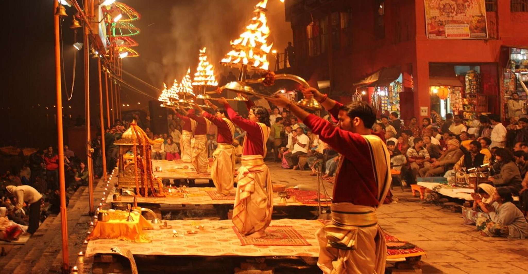 India, Sera Ganga Aarti con cena e trasferimento privato - Hizvo