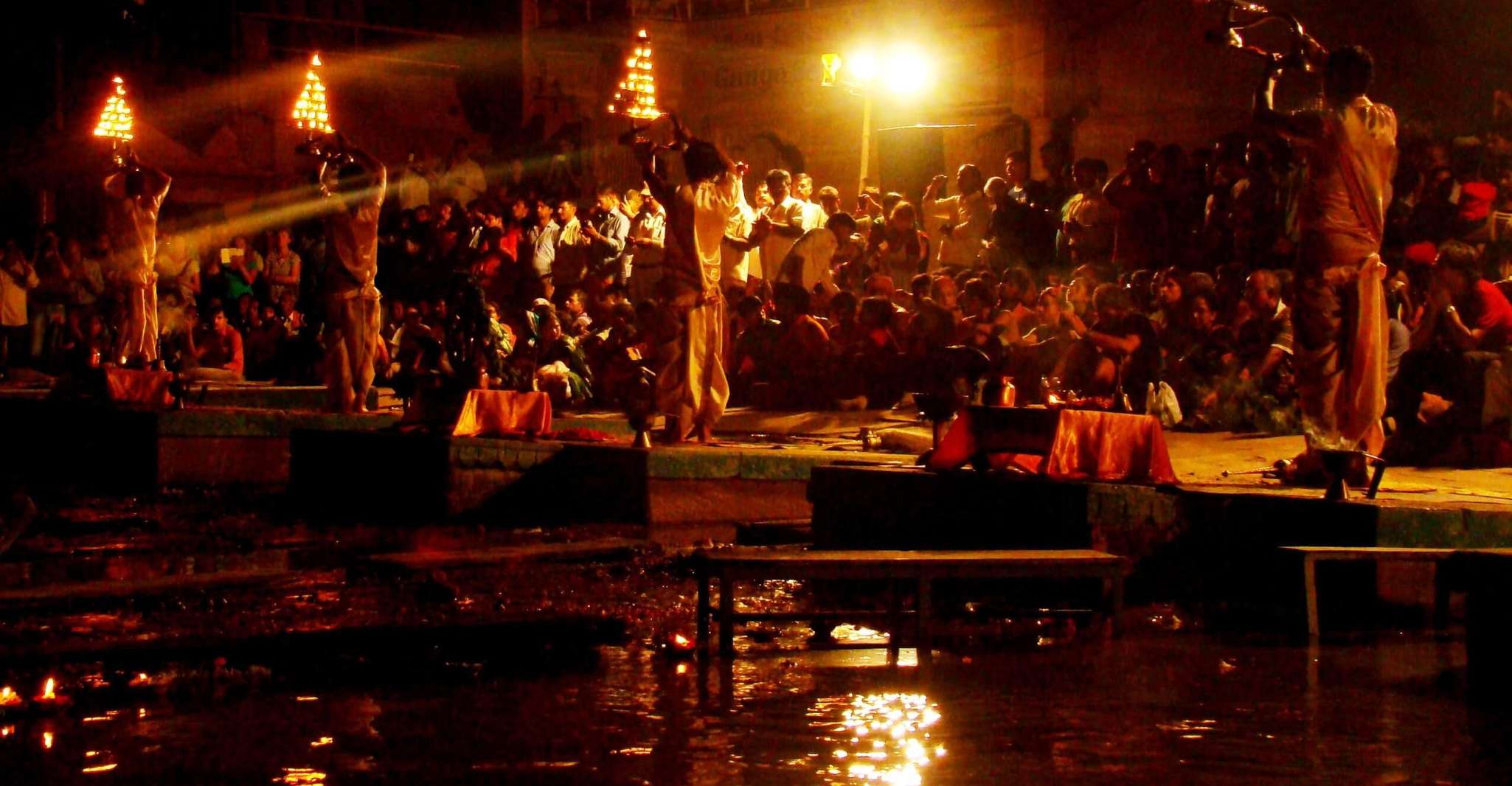 India, Sera Ganga Aarti con cena e trasferimento privato - Hizvo