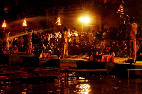 India: noche en Ganga Aarti con cena y traslado privado