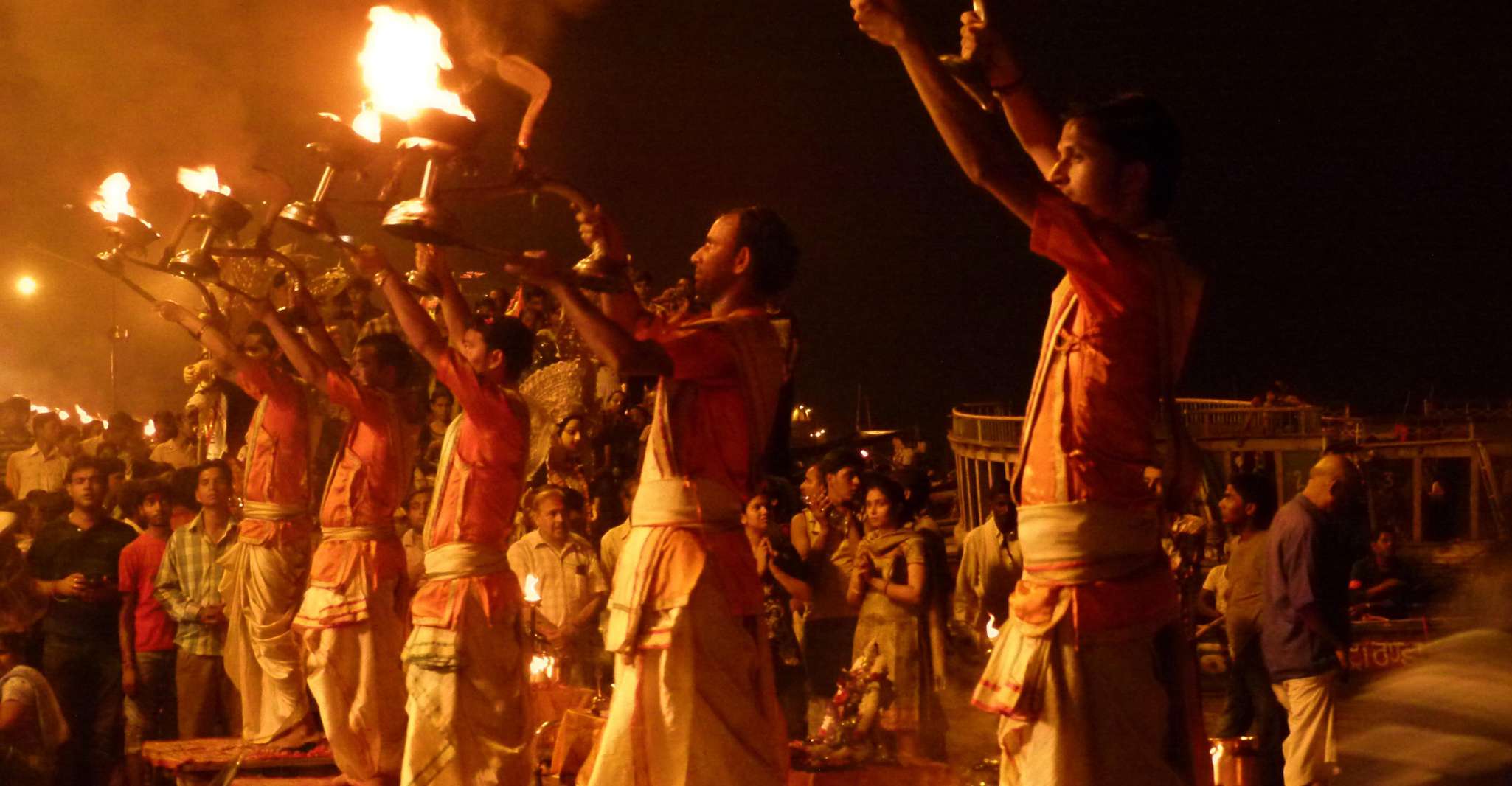 India, Sera Ganga Aarti con cena e trasferimento privato - Hizvo