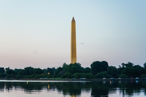 Washington DC: nachtelijke bustour door National MallNachtelijke rondleiding door de National Mall met bus met glazen dak