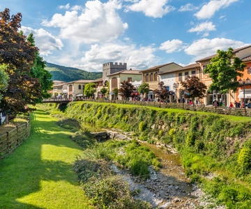 From Florence: Round-Trip Shuttle Bus to Barberino Outlet