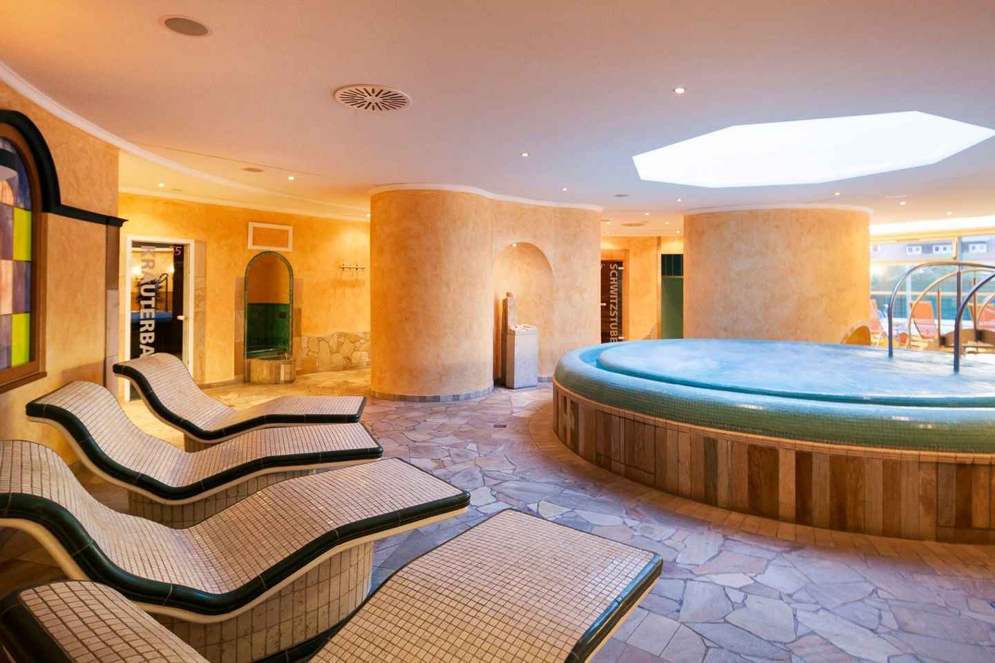 プラハ発:ボヘミアスイスと温泉ツアー