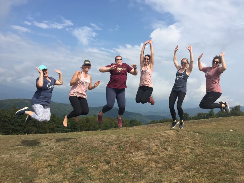 Asheville, Yoga on a Mountain Hike ( bağlantılar değiştir) - Hizvo
