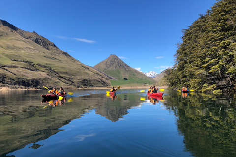 Queenstown: Experiencia en Kayak o SUP en el Lago MokeViaje en coche de Queenstown a Moke Lake