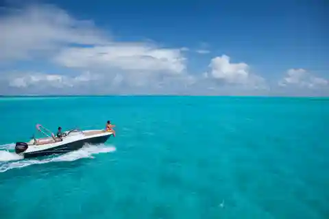 Bora Bora: Lagoon Boat Tour with Snorkeling