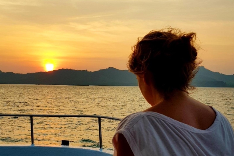Phuket : Phang Nga Bay : le plus luxueux des circuits de coucher de soleil avec DJRamassage des hôtels à Phuket