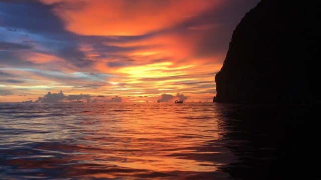 Visit From Phi Phi Sunset and Bioluminescent Plankton Boat Tour in Koh Phi Phi