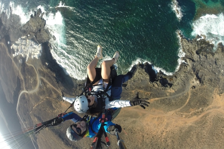Lanzarote: paraglidingvlucht met video40 minuten durende paragliding-vlucht