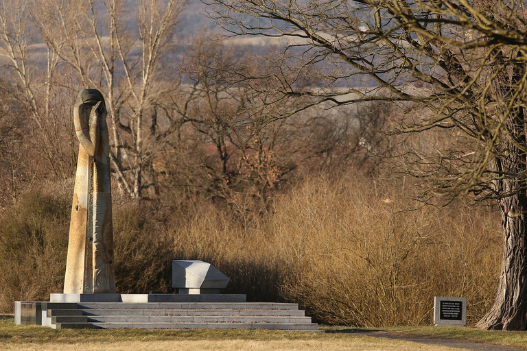 Från Prag: Rundtur med buss till Terezin Memorial