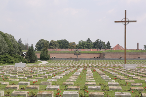 Ab Prag: Bustour zur Gedenkstätte Theresienstadt