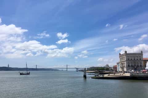 Lisbon: 2.5-Hour Hills Tour by Electric Bike