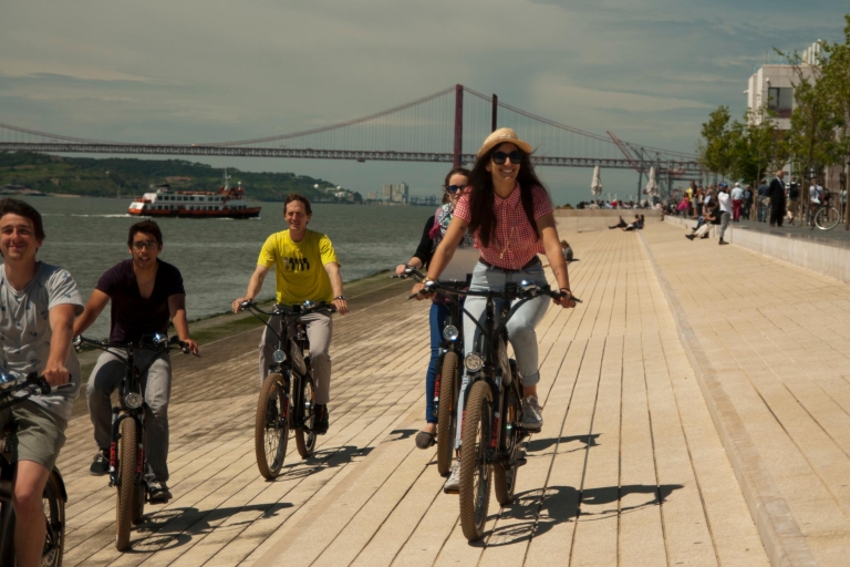 Lisboa: Tour en bicicleta de 3 horas por el río a BelémLisboa: Tour en bicicleta eléctrica de 3 horas en francés