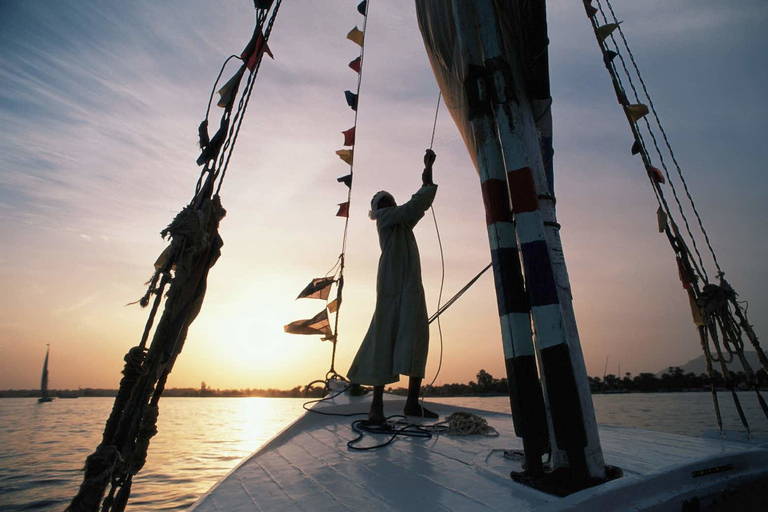 Luxor: Private Felucca-Bootsfahrt mit Hotelabholung