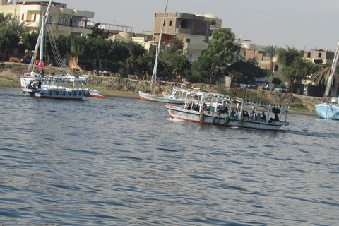 Luxor: Passeio particular de barco Felucca com traslado do hotelLuxor: viagem privada de barco Felucca com embarque no hotel