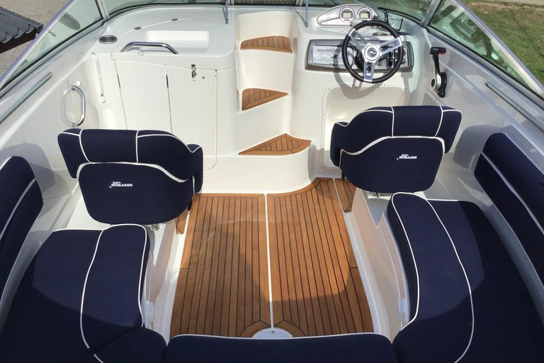 Helsinki: Private Boat Tour with Skipper/ Guide