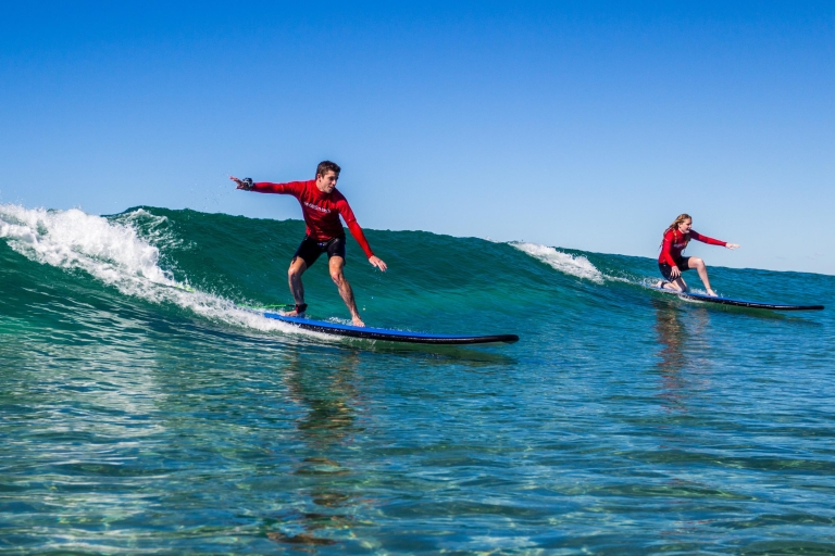 El paraíso de los surfistas: paseo en lancha motora y lección de surf