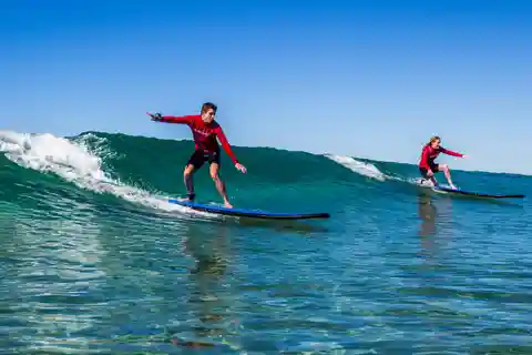 Le paradis des surfeurs : Promenade en jetboat et leçon de surf